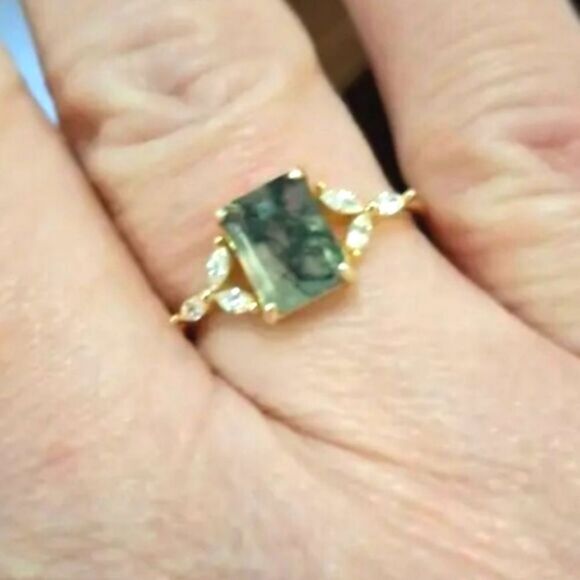 Elegant golden 925 Sterling silver wedding ring sz 7 - Picture 2 of 5